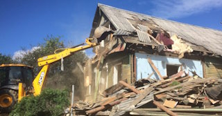 Промышленный демонтаж пристроек к дому в Нерюнгри | Цены от 572 руб. за м2