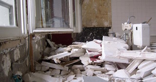Демонтаж хрущевки в Нерюнгри - удаление старых полов и стен по выгодной цене от 1766 рублей.